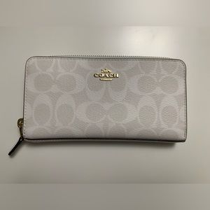 Coach Wallet - Taupe/Cream Colour